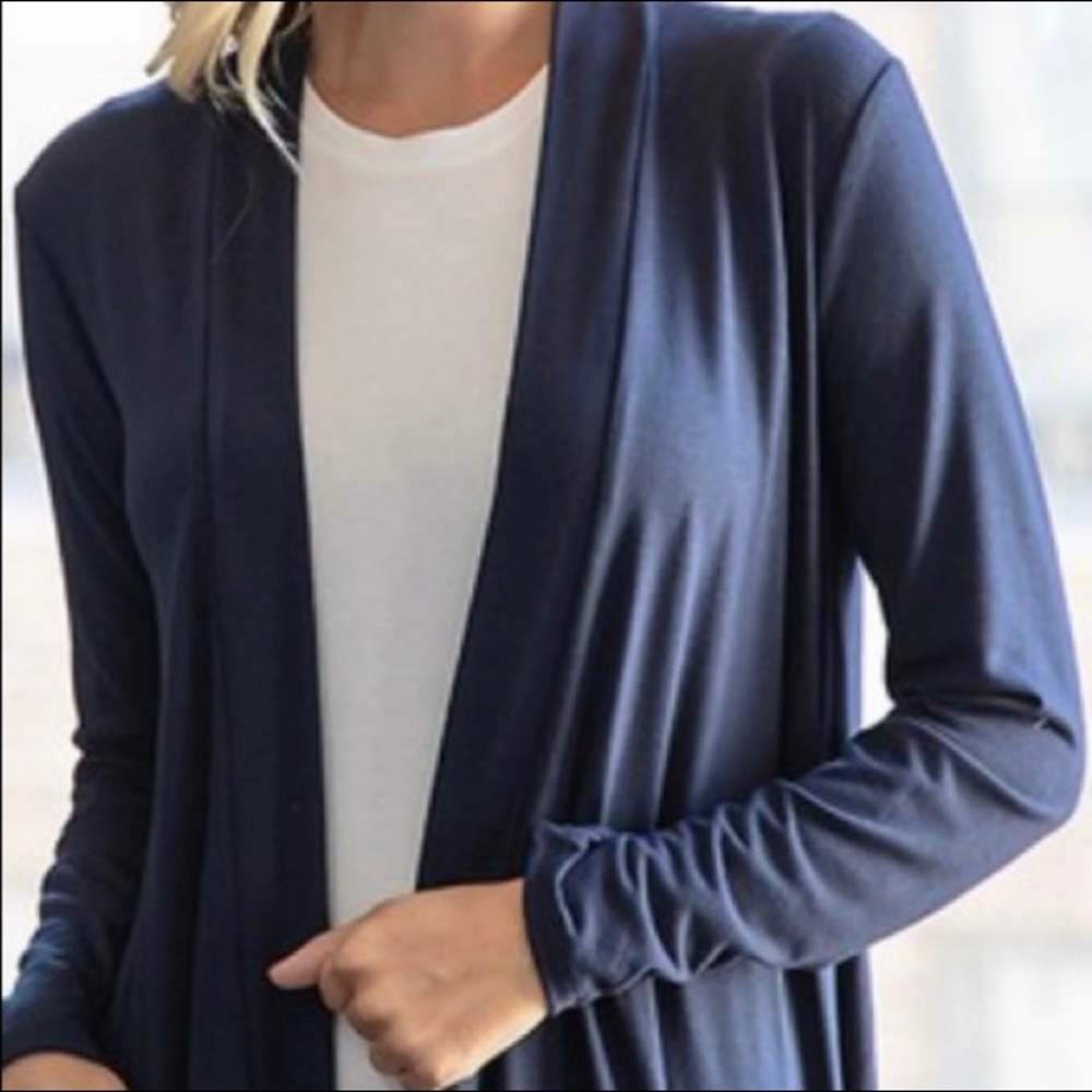 ๐ฅ๐ Navy Cardigan - Picture 2 of 3